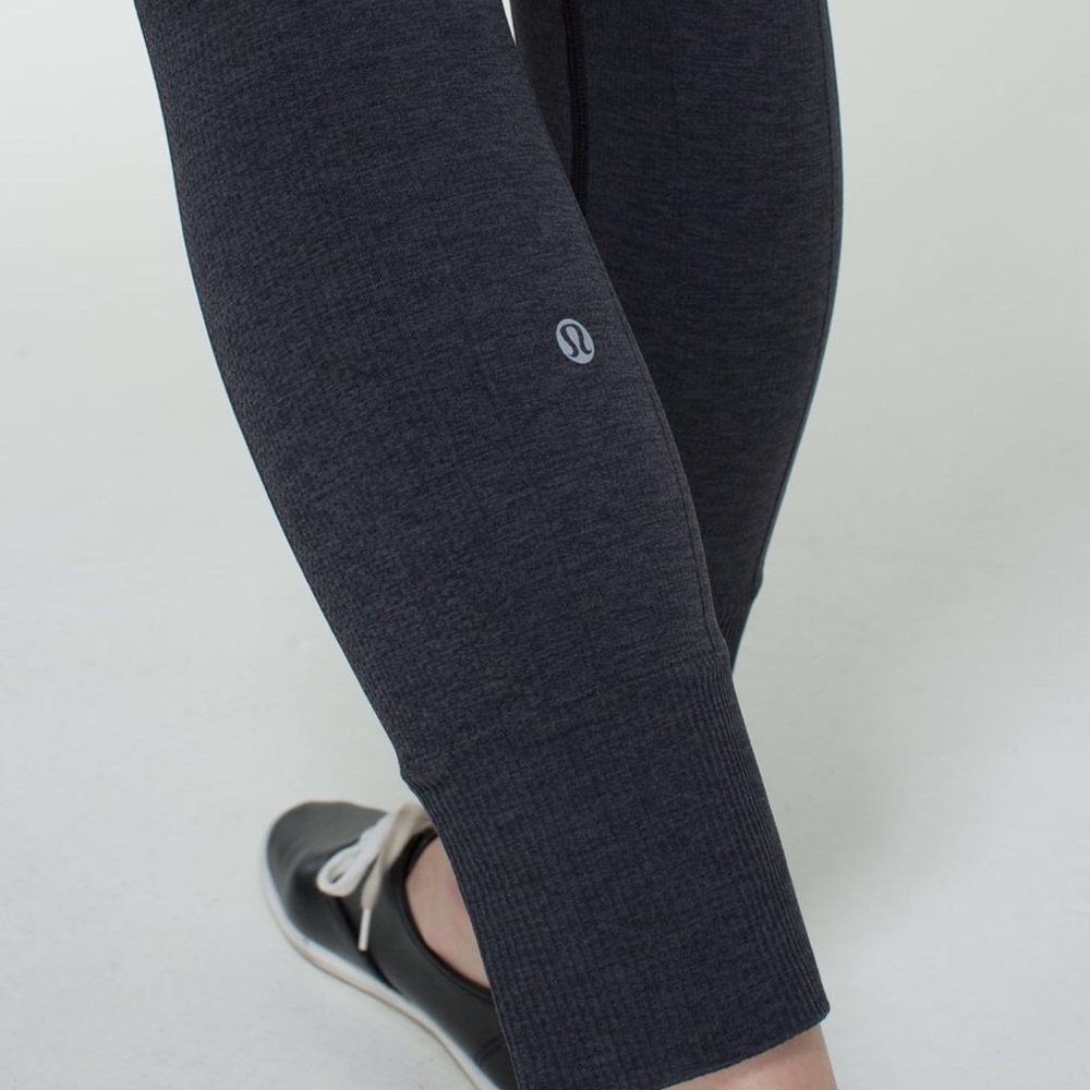 Lululemon Ebb to Street Pant size 6